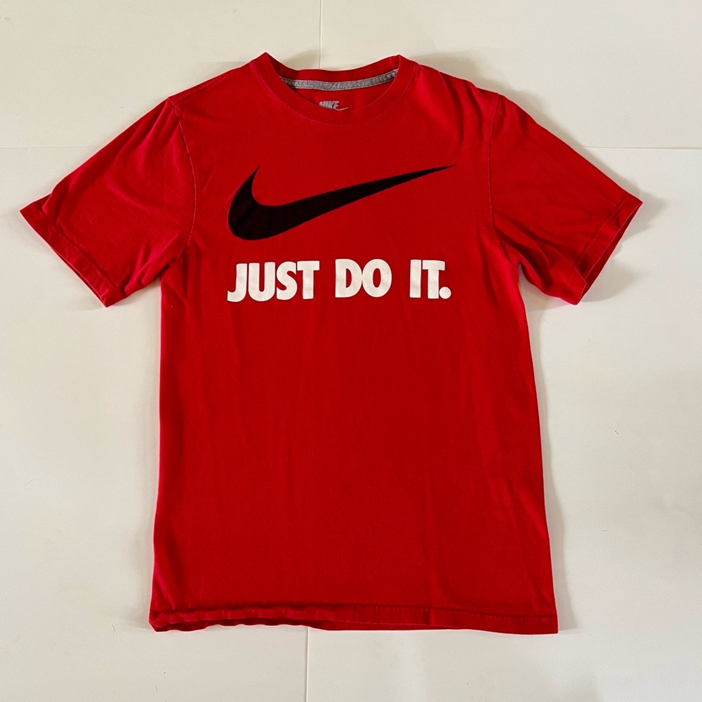 Nike Just Do It Men's Small Regular Fit Red Black White Shirt Top Logo Tee
